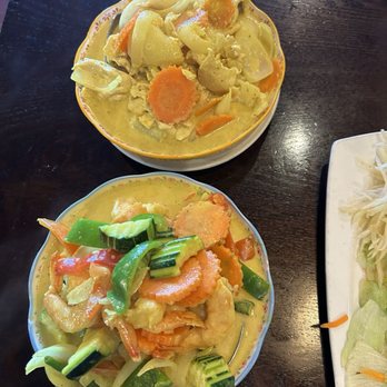 Top Thai - Yellow curry chicken and shrimp dishes. - Thai Near Me - Castro Valley, California