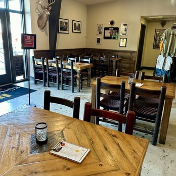 Künstler Brewing - Interior dining 4/2025 - Brewpubs Near Me - San Antonio, Texas Künstler Brewing - Interior dining 4/2025 - Brewpubs Near Me - San Antonio, Texas