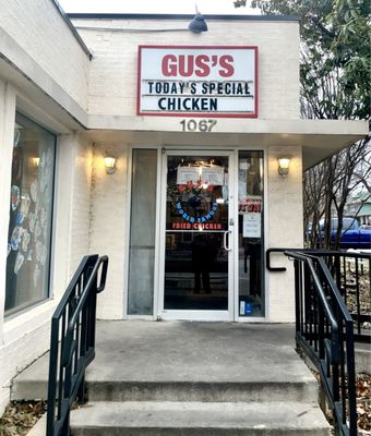 Gus’s World Famous Fried Chicken by null
