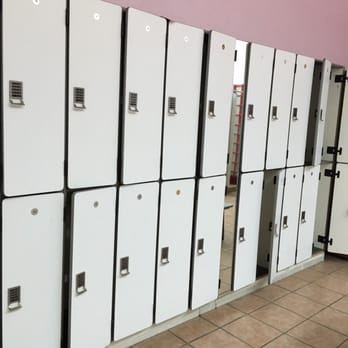Green Fitness Studio - Women's locker room. You don't need to bring locks hallelujah!! - Boxing Near Me - Brooklyn, New York Green Fitness Studio - Women's locker room. You don't need to bring locks hallelujah!! - Boxing Near Me - Brooklyn, New York
