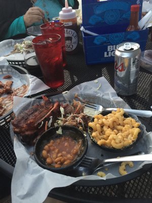 Big Hole BBQ Victor by null