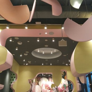 Demetres Downtown Markham - Nice bright,  colourful decor - Desserts Near Me - Markham, Ontario