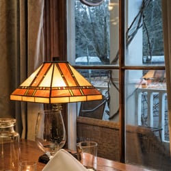 McCloud Hotel - Enjoy a glass of wine and appetizer in the lobby.