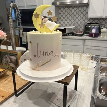 Le Swan - Baby shower cake - Bakeries Near Me - Houston, Texas Le Swan - Baby shower cake - Bakeries Near Me - Houston, Texas