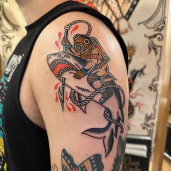 Anomaly - Requins - Tattoo Near Me - Paris, 75
