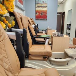 La Belle Nails - Relaxing massage chair pedicure