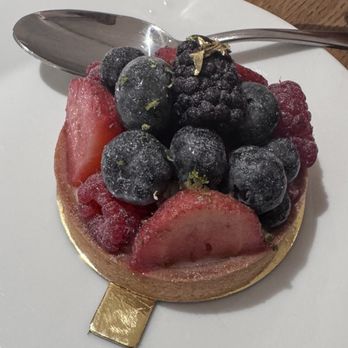 Maison Alyzée - Mixed Organic Berries Fruit Tart - Bakeries Near Me - Burlingame, California Maison Alyzée - Mixed Organic Berries Fruit Tart - Bakeries Near Me - Burlingame, California
