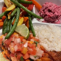 El Gallo Pinto Costa Rica - Broiled salmon with potato salad & fresh veggies