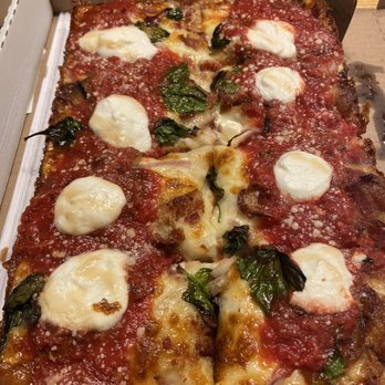 Futuro - Bacon & Basil Detroit Style - Pizza Near Me - Indianapolis, Indiana Futuro - Bacon & Basil Detroit Style - Pizza Near Me - Indianapolis, Indiana