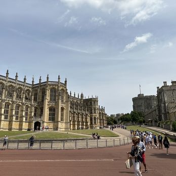 The Windsor Castle - Pubs Near Me - Windsor, WNM