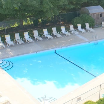 Towne House Apartments - Nice outdoor pool with lifeguards on duty - Apartments Near Me - Quincy, Massachusetts Towne House Apartments - Nice outdoor pool with lifeguards on duty - Apartments Near Me - Quincy, Massachusetts