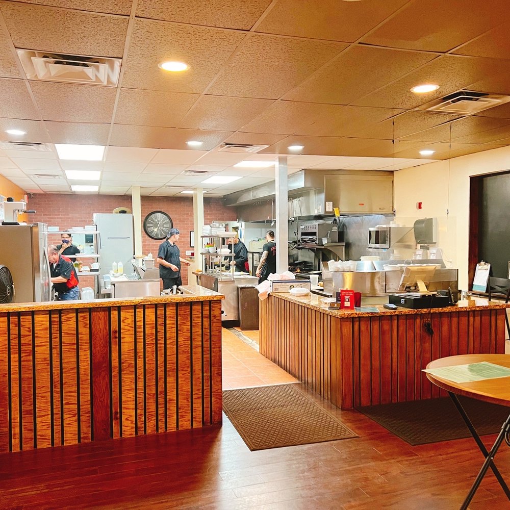 Saxsay - the kitchen and dining area - Seafood Near Me - Tamarac, Florida
