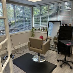 Desert Rose Salon - Throne of styling!