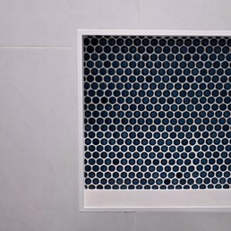 Penny round tile in niche Penny round tile in niche