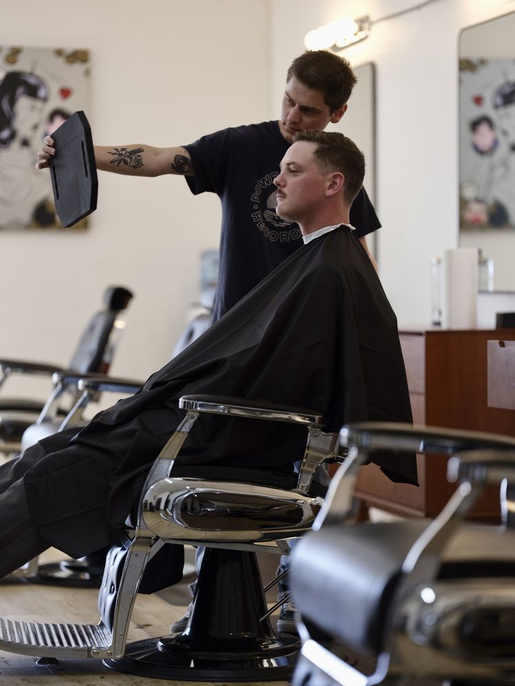 Atomic Barbershop Logo