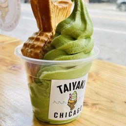 Matcha soft serve with custard filling! Matcha soft serve with custard filling!