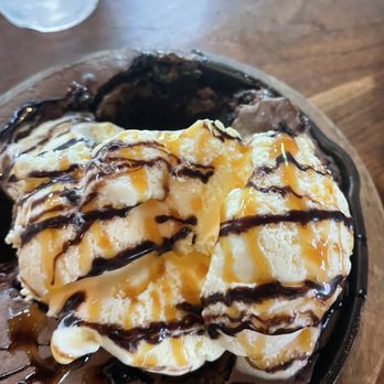 Daddy Mac's Down Home Dive - Brownie Skillet - American Near Me - Asheville, North Carolina Daddy Mac's Down Home Dive - Brownie Skillet - American Near Me - Asheville, North Carolina