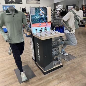 Fleet Feet Roanoke - Sports Wear Near Me - Roanoke, Virginia Fleet Feet Roanoke - Sports Wear Near Me - Roanoke, Virginia