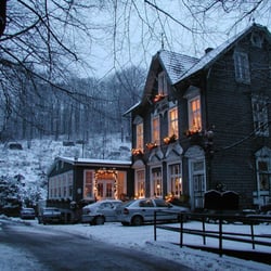 Café Restaurant Haus Zillertal - Haus-Zillertal im Winter von der Brücke...