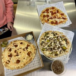 Azzip Pizza - Nashville Hot Chicken Pizza. Hamburger, mushroom & jalapeño. Pepperoni.