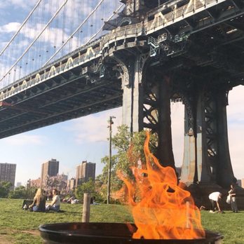 Brooklyn Bridge Park - Someone was BBQ but they kept it clean - Parks Near Me - Brooklyn, New York Brooklyn Bridge Park - Someone was BBQ but they kept it clean - Parks Near Me - Brooklyn, New York