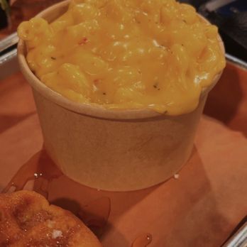 Apocalypse BBQ - Mac and cheese - Food Trucks Near Me - Miami, Florida