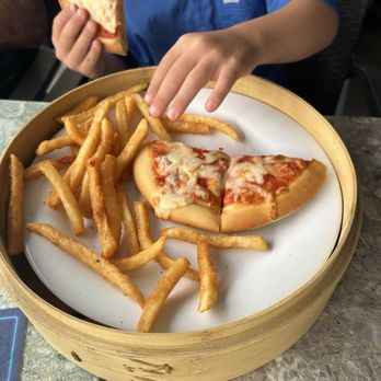 Fishlips - Kids Cheese Pizza - Bars Near Me - Cape Canaveral, Florida