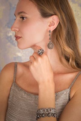 Lang Antique & Estate Jewelry by null