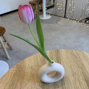 Café de Luna - Inside (5/4/23) - Desserts Near Me - Berlin, BE