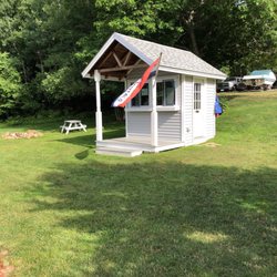 Everett's Cove Marina & Ice Cream - Boat rental shack. Good prices and friendly people.