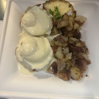 Egghead's Restaurant - Eggs Benedict - Breakfast & Brunch Near Me - Fort Bragg, California