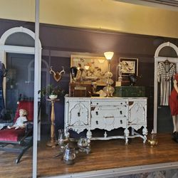 Wysteriasage And The Vintage Menagerie