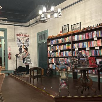 Vintage Bookstore And Wine Bar - Great spot for some local artists! - Wine Bars Near Me - Austin, Texas Vintage Bookstore And Wine Bar - Great spot for some local artists! - Wine Bars Near Me - Austin, Texas