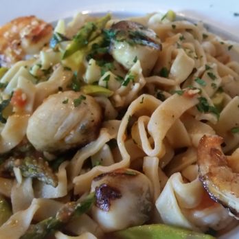 Giacomo's - Lemon fettuccine with shrimp and scallop - Italian Near Me - Melrose, Massachusetts Giacomo's - Lemon fettuccine with shrimp and scallop - Italian Near Me - Melrose, Massachusetts