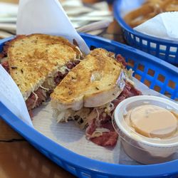 Hinders Sports Bar & Grill - Rueben