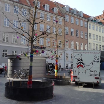Tonis Lángos - Tonis Lángos og Yarn Bombing på kultorvet - Street Vendors Near Me - København K, 84 Tonis Lángos - Tonis Lángos og Yarn Bombing på kultorvet - Street Vendors Near Me - København K, 84
