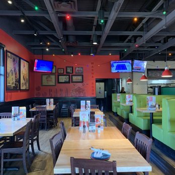 East Side Mario's - East Side Mario's - dining room - Italian Near Me - Milton, Ontario