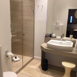 Park Villa - Dusche mit Bad