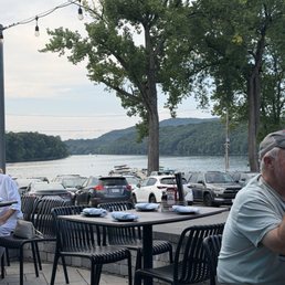 River view table River view table