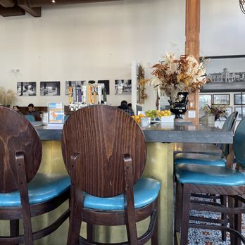 Drakes - Large Bar area, many special custom drinks Entrance at Bar - New American Near Me - San Carlos, California Drakes - Large Bar area, many special custom drinks Entrance at Bar - New American Near Me - San Carlos, California