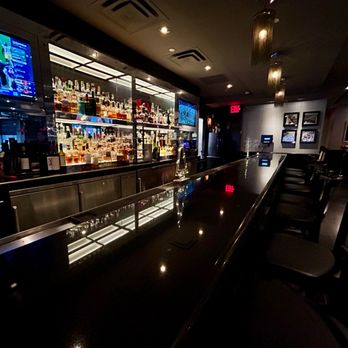 Morton's The Steakhouse - The Bar - Steakhouses Near Me - New York, New York