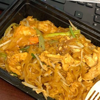 Muay Thai Kitchen - Chicken pad Thai a/shrimp - Thai Near Me - San Marcos, California
