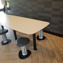 McDonald's - Handicap accessible table