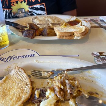 Jefferson Cafe - This little diner/cafe was great for breakfast we had the chicken fried steak great flavor the staff hear gave me a warm happy family feel. - Cafes Near Me - Napa, California