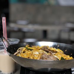 9 Queen Chinese - Free Bubble tea this week!
