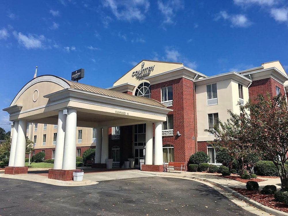 COUNTRY INN & SUITES Updated September 2024 1825 Roberta Ave