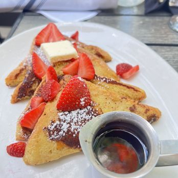 Black Barrel Tavern - French toast - Breakfast & Brunch Near Me - Chicago, Illinois Black Barrel Tavern - French toast - Breakfast & Brunch Near Me - Chicago, Illinois