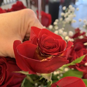 Victor's Florist - Diseased rose in a $255.00 "arrangement." - Florists Near Me - South Orange, New Jersey Victor's Florist - Diseased rose in a $255.00 "arrangement." - Florists Near Me - South Orange, New Jersey