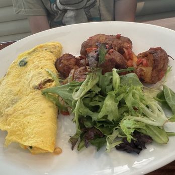 Hyatt Regency - Breakfast omelet with crispy smashed potatoes, yum! - Hotels Near Me - Niagara Falls, Ontario