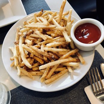 The Upper Crust - Pizza Near Me - Cedarhurst, New York